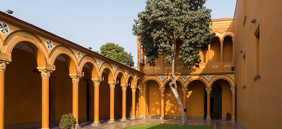 Countyard convento Santo Domingo Lima-Peru Countyard convento Santo Domingo Lima-Peru
